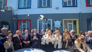 Bakırköy'de Başkan Ovalıoğlu'ndan paskalya kutlaması