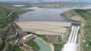 Batman Barajı'nda kontrollü su tahliyesi başladı