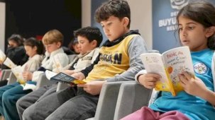 Denizli’de çocuklar “Telefonu Bırak, Kitaba Sarıl” çağrısına kulak veriyor