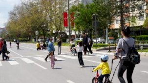  Eskişehir’de sokaklar müziğe açıldı