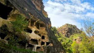 Gabar’da çifte keşif! Petrolün yanında 7 katlı 'Apartman Mağara' dikkat çekiyor (Özel Haber)