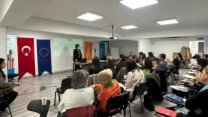 İzmir Konak'ta 'Yarının Yetişkinleri' Çalıştayı