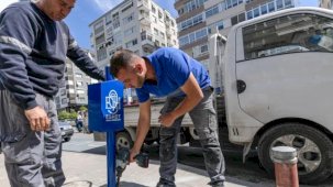 İzmir'de duraklara 3 binin üzerinde çöp kovası