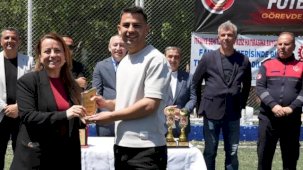 İzmir'de itfaiyecilerden anlamlı turnuva