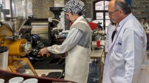 İzmir'de otizmli gençlere barista eğitimi desteği