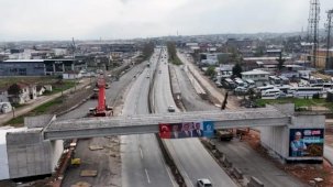 Kocaeli Başiskele'de dev kirişler 9 saatte yerleştirildi