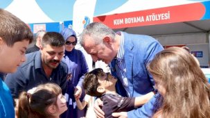 Kocaeli'de Başkan Büyükakın’a çocuklardan sevgi seli