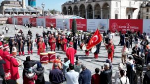 Konya meydanlarında mehter coşkusu
