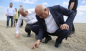 Konya'da PANKOBİRLİK pancar ekimine başladı