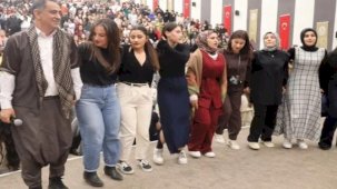 Üniversitede sıra gecesi coşkusu