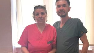 Yardım eden ebe ile yıllar sonra Antalya'da mesai arkadaşı oldu