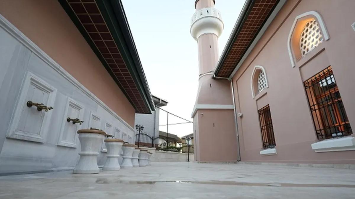 4 asırlık cami ibadete açıldı