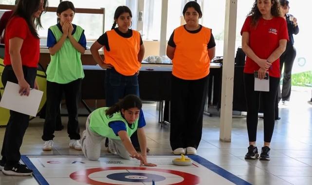 Antalya Büyükşehir'den kız çocuklarına spor desteği