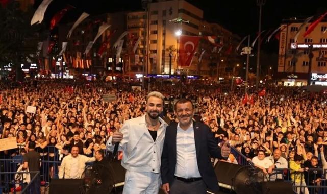 Denizli’de dev buluşma: On binler Sefo konserine akın etti