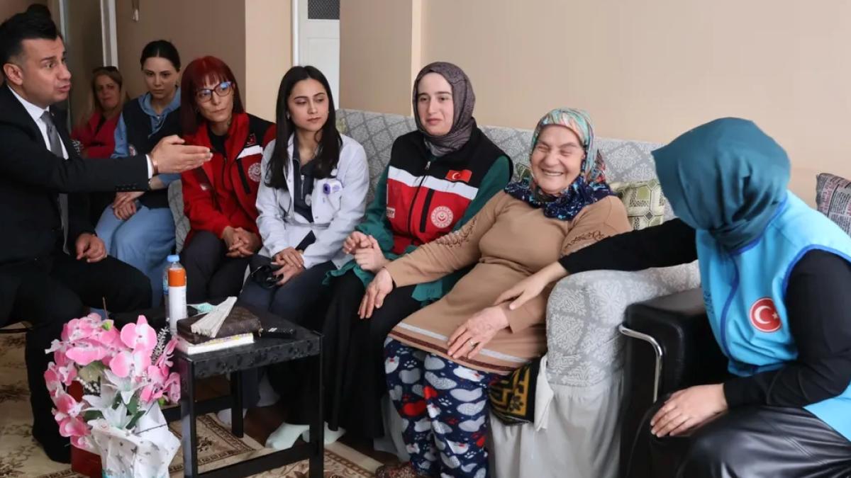 Erzurum'da bayram öncesi çınarların kapısı vefayla çalındı