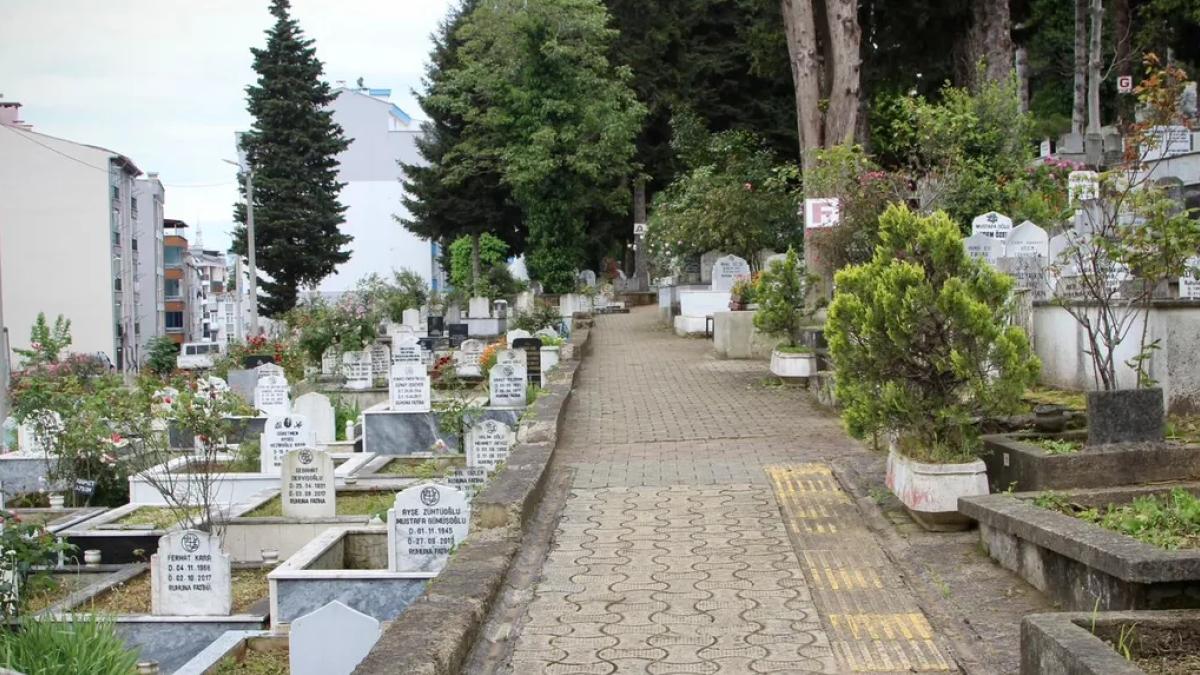 Giresun’da mezarlıklar bayrama hazır