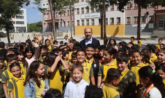 Konya'da Başkan Altay'dan okuluna nostaljik ziyaret