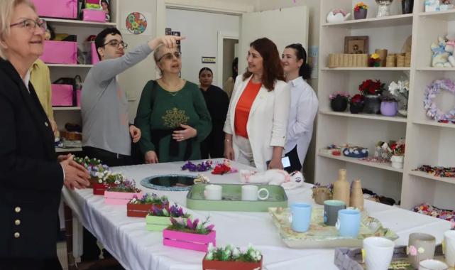 Maltepe'de Üreten Engelliler Merkezi’nde yıl sonu sergisi