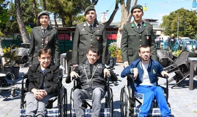 Mehmetçikten anlamlı destek!
