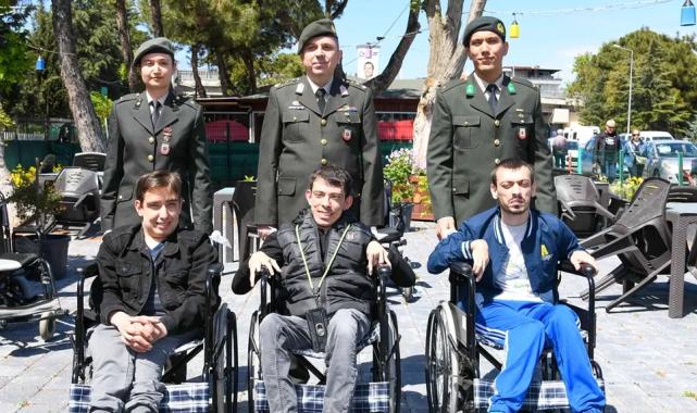 Mehmetçikten anlamlı destek