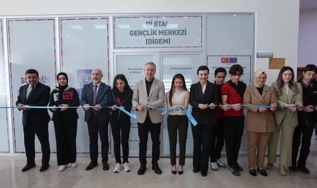Sivas’ta Dijital Gençlik Merkezi açıldı