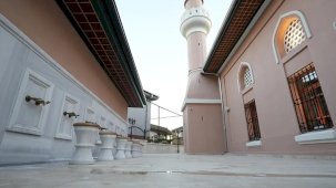 İstanbul'da 4 asırlık cami ibadete açıldı