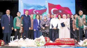 40 yıllık kardeşlik İzmir'de şarkılarla kutlandı