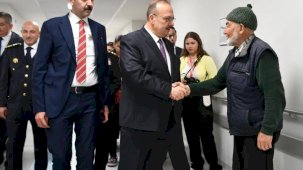 Ankara'da Vali Canbolat’tan bayramda hastane ziyareti