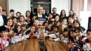 Antalya Muratpaşalı sporculardan Başkan Uysal’a ziyaret