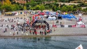 Antalya’da 21 ülkeden 750 sporcu kulaç attı
