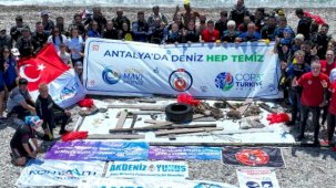 Antalya’da denizden 20 ton atık çıkarıldı