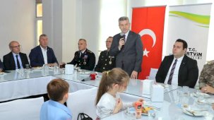 Artvin protokolü bayramlaştı