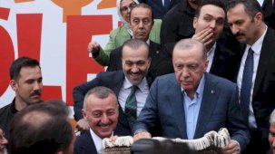Cumhurbaşkanı Erdoğan Kocaelispor Müzesi için forma imzaladı