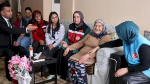 Erzurum'da bayram öncesi çınarların kapısı vefayla çalındı