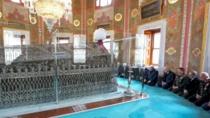 Fatih Sultan Mehmet vefatının 545. yılında kabri başında anıldı
