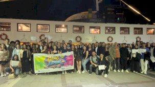 Genç İzmir gönüllüleri, Bergama Vapuru’nda buluştu
