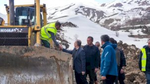 Hakkâri–Van yolunda seferberlik... Heyelan sonrası çalışmalar sürüyor