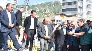 Hüseyin Yayman Hatay'da sel bölgesinde incelemelerde bulundu