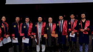 İletişim fakültesinde mezuniyet heyecanı