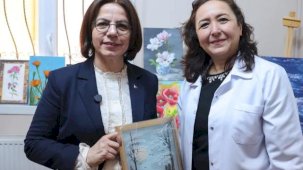 İstanbul Maltepe'de annelere erken kutlama