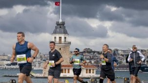 İstanbul yağışta koştu