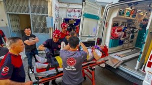 İzmir'de apartman boşluğuna düşen vatandaşı itfaiye kurtardı