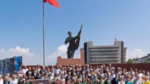 İzmir'de Hasan Tahsin, İlk Kurşun Anıtı’nda anıldı