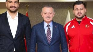 Kocaeli'de Başkan Büyükakın iki önemli ismi ağırladı