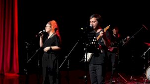 Mersin'de LGS'ye hazırlanan öğrenciler stresi konserle attı