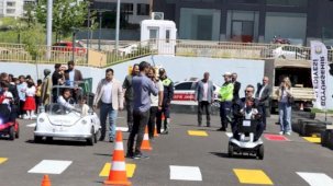 Öğrencilere uygulamalı trafik eğitimi
