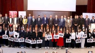 Şahbaz Derneği'nden Filistin temalı konuşma yapan öğrenciye umre hediyesi
