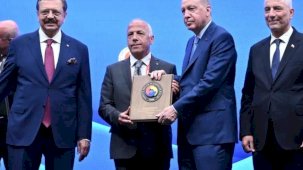 TOBB'dan Artvin Ticaret Borsası Başkanı Akyürek’e hizmet şeref plaketi
