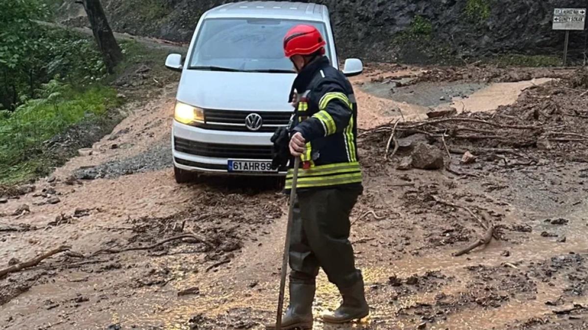 Trabzon Araklı’da sel mağdurlarına itfaiye yardımı