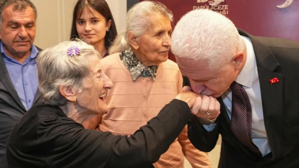 Vali Davut Gül’den Darülaceze’ye bayram ziyareti